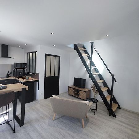 Studio Neuf Situe Au Coeur D'Un Bourg Paisible Pacé エクステリア 写真