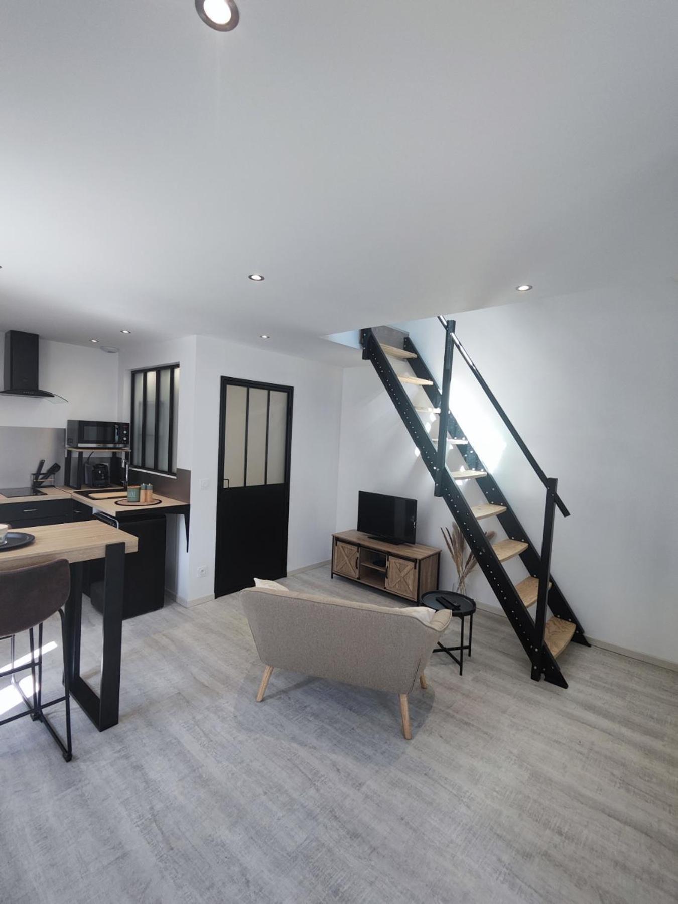 Studio Neuf Situe Au Coeur D'Un Bourg Paisible Pacé エクステリア 写真